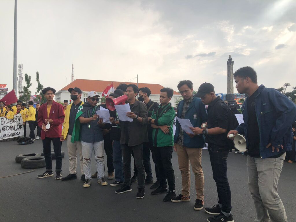 aksi-kawal-rkhuhp-bertajuk-tugu-muda-melawan